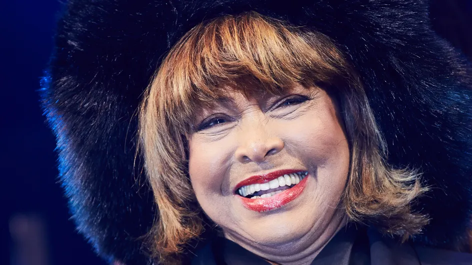 Nouvelles Actualité Mort de Tina Turner : "La reine, c'était elle", pleurent des fans de la chanteuse devant l'Apollo Theater à New York